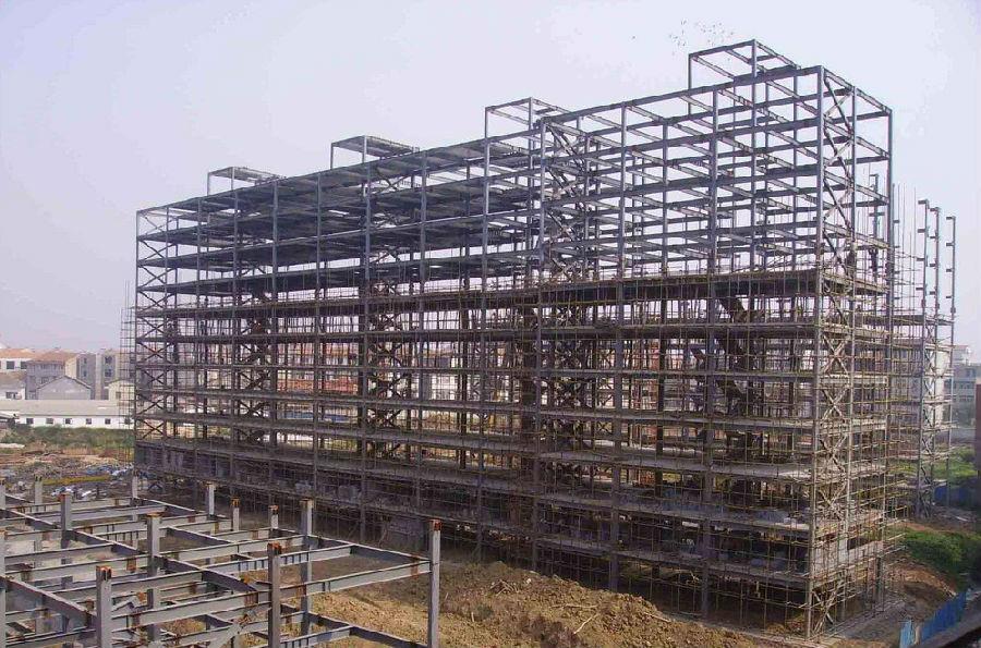 大渡口高层钢结构的支撑布置与构造应该符合哪些要求